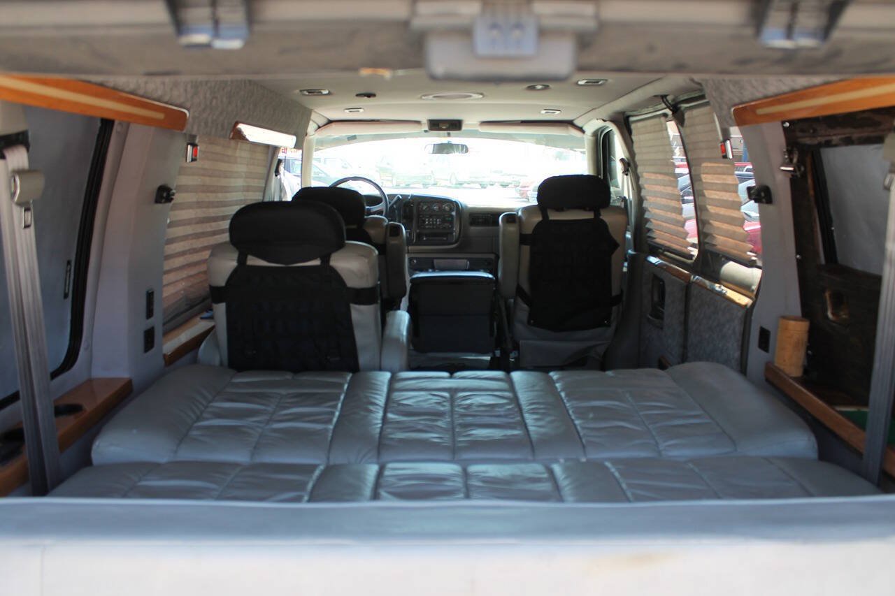 Used 2000 GMC Savana 1500 w/ Marketing Option Pkg 1SE RWD image 22