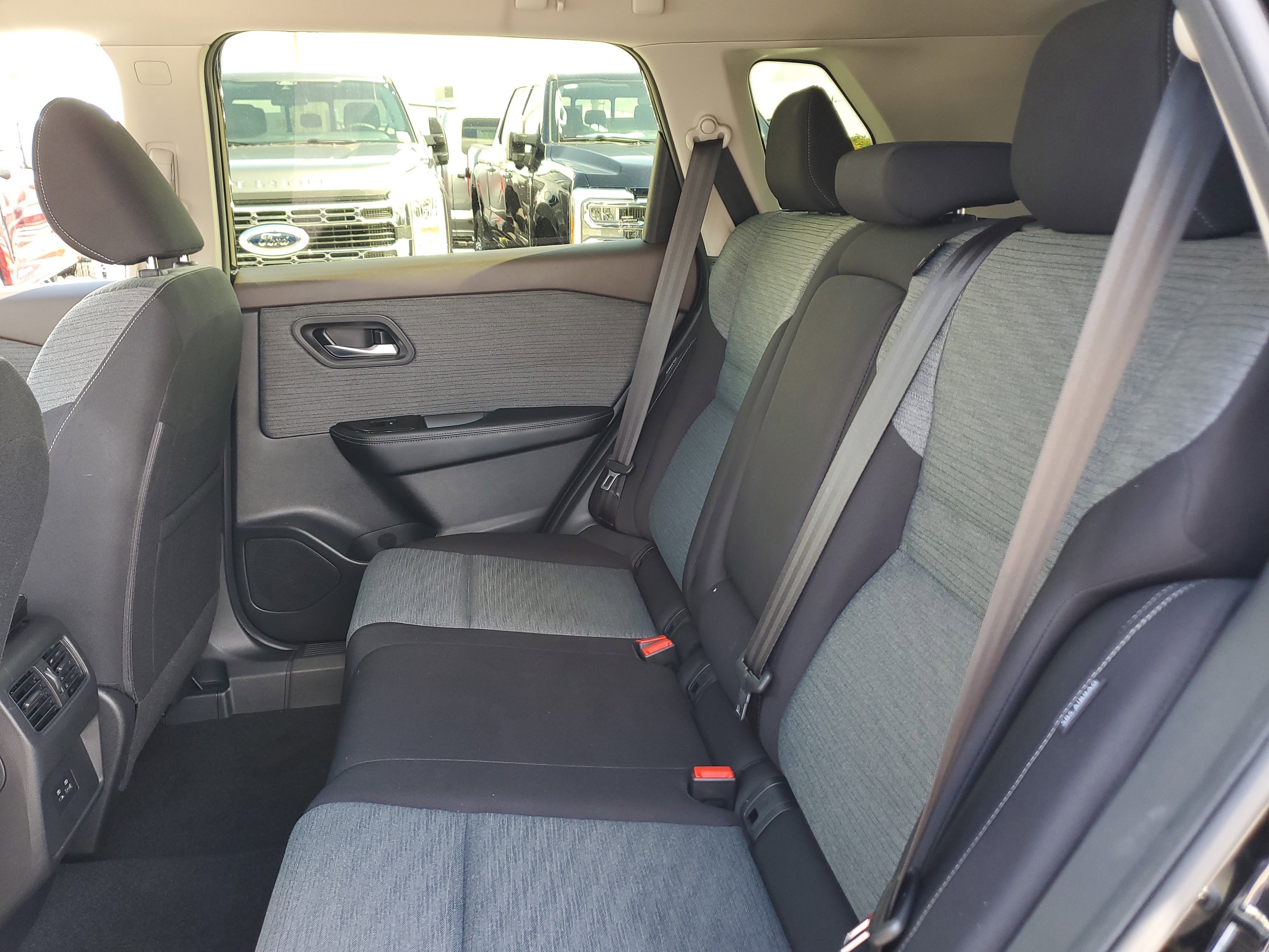 Used 2023 Nissan Rogue SV image 13