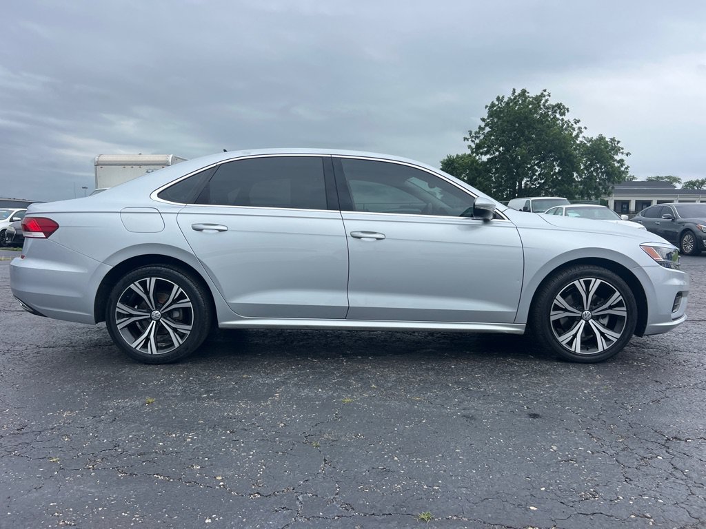 Used 2021 Volkswagen Passat 2.0T SE FWD image 8