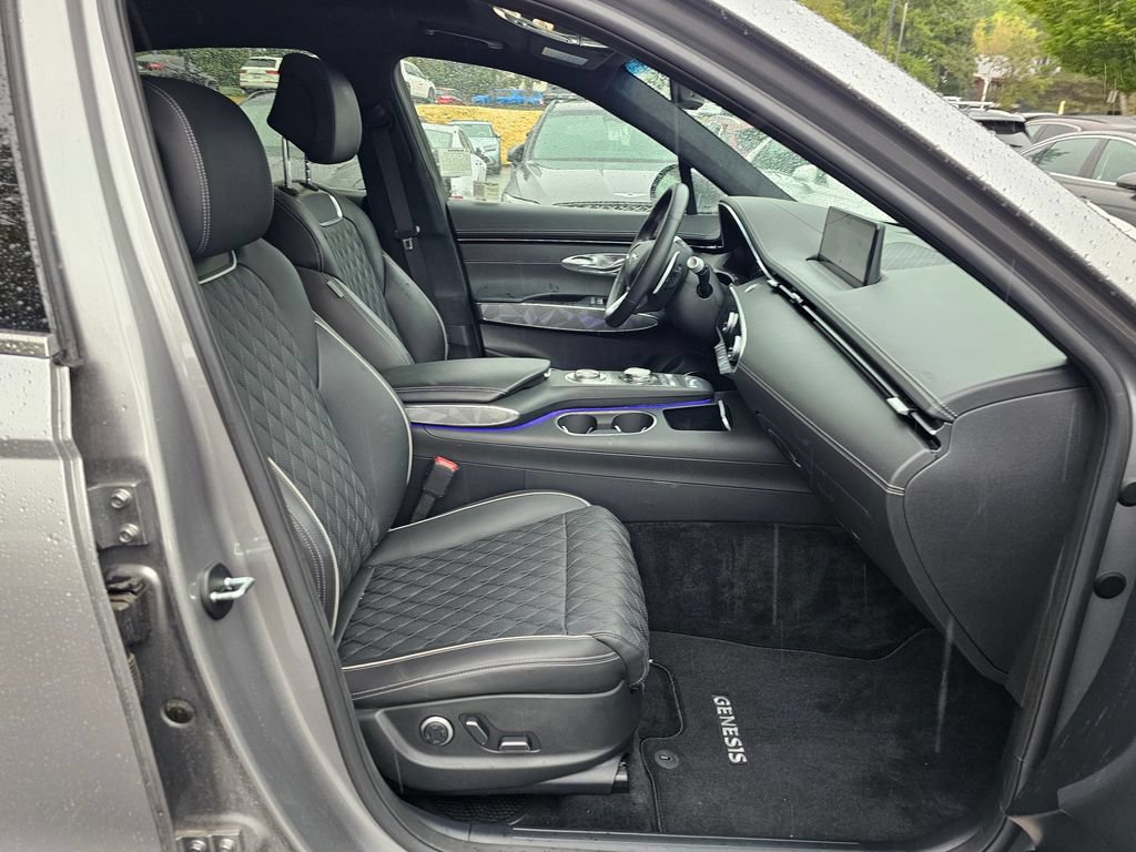 Certified 2025 Genesis GV70 3.5T Sport w/ Sport Advanced Package AWD/4WD image 29