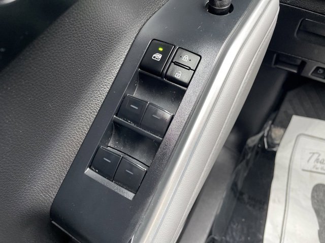 Used 2023 Toyota Highlander L image 24