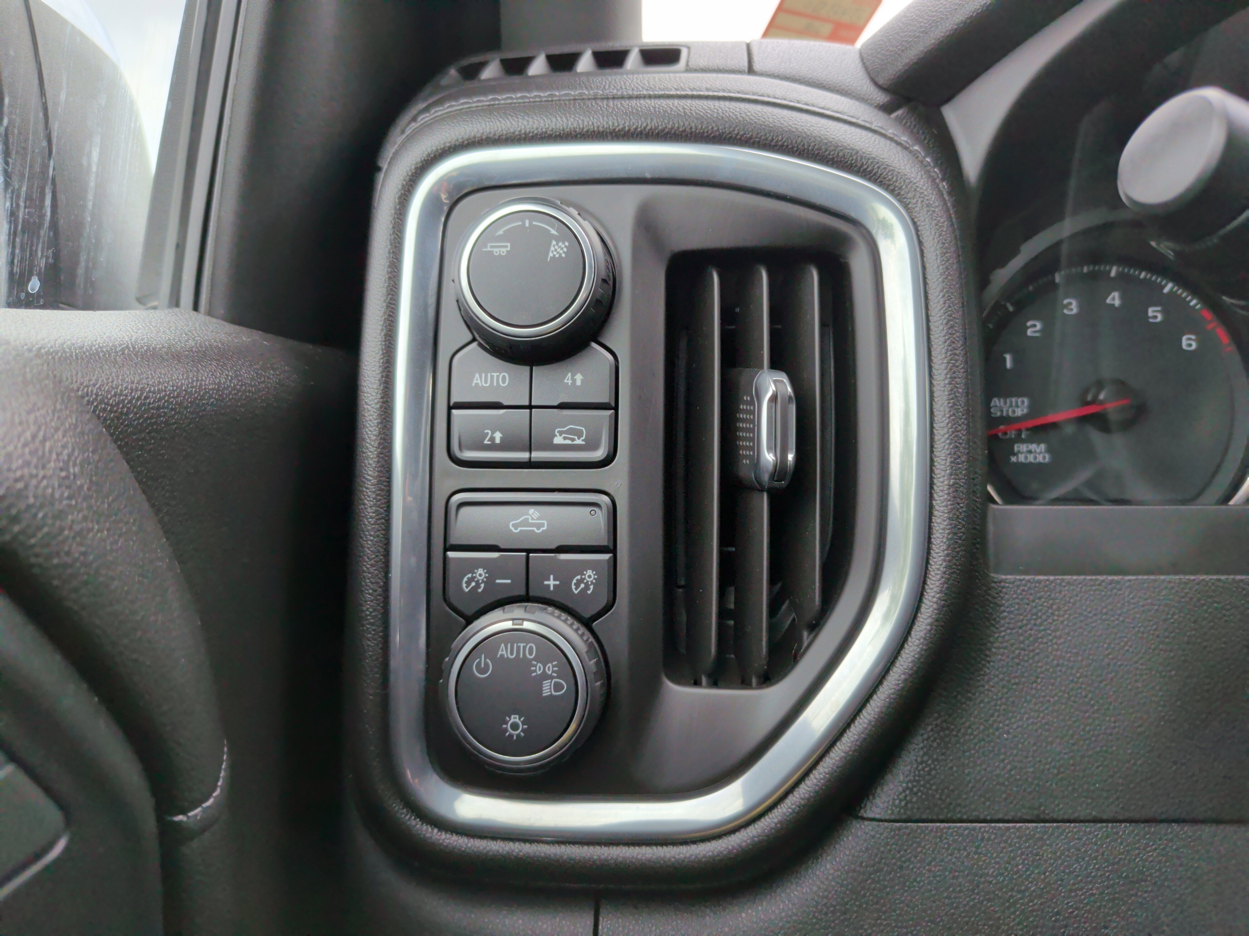 Used 2019 Chevrolet Silverado 1500 LT w/ All-Star Edition AWD/4WD image 24