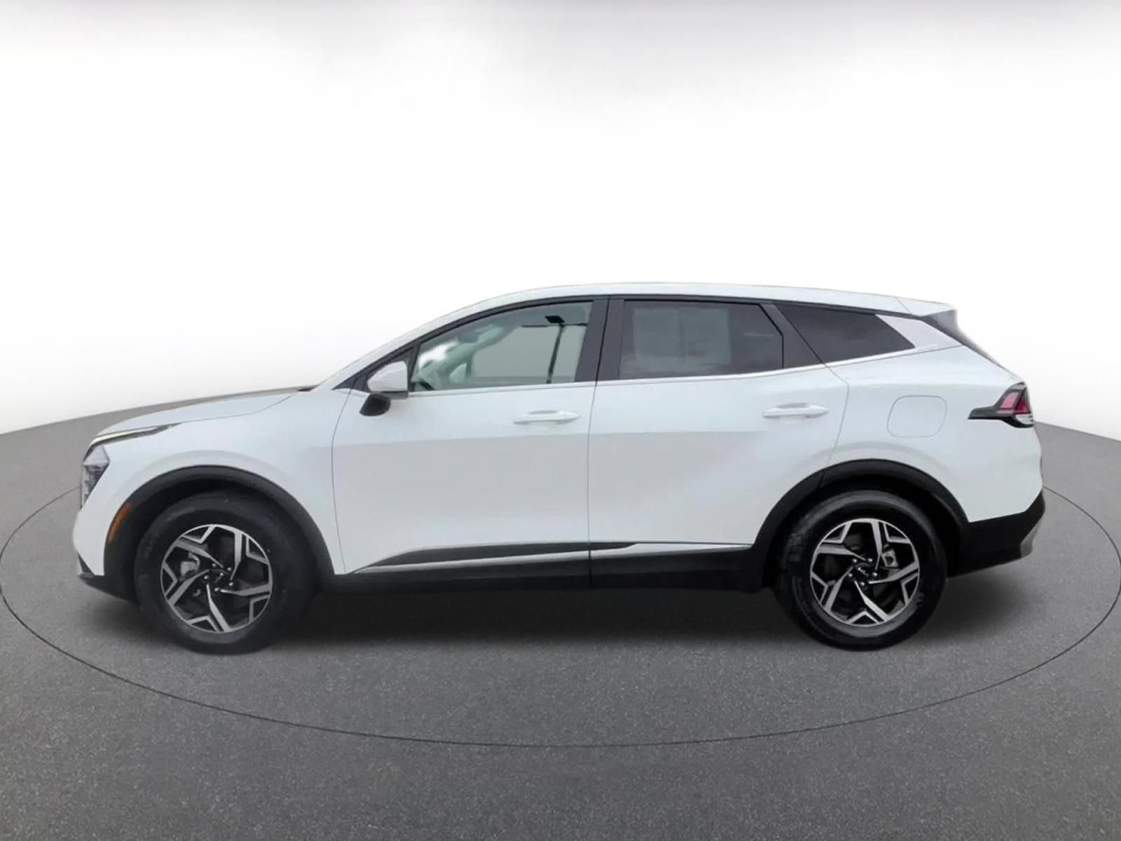 Used 2025 Kia Sportage LX FWD image 9