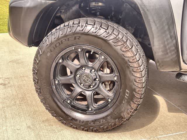 Used 2014 Toyota Tacoma PreRunner w/ Convenience Package RWD image 9