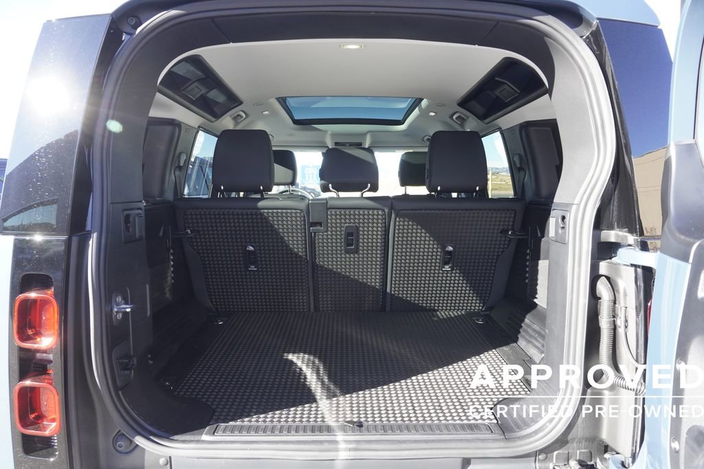 Used 2025 Land Rover Defender 110 S image 31