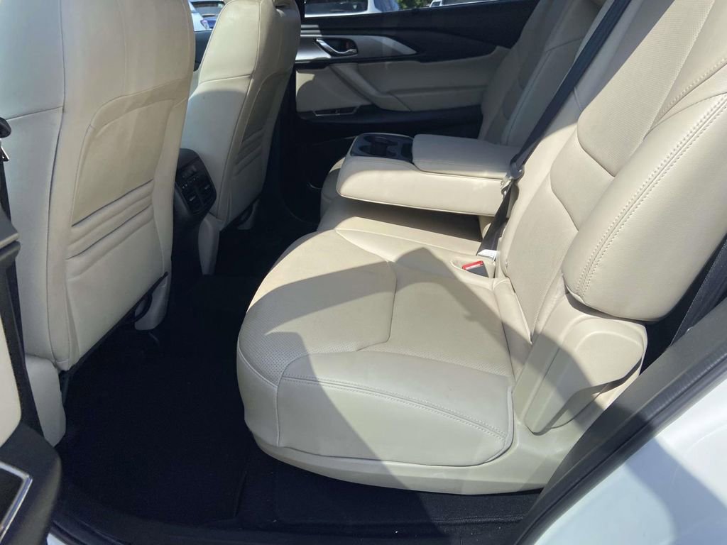 Used 2018 MAZDA CX-9 Touring w/ Touring Premium Package FWD image 8