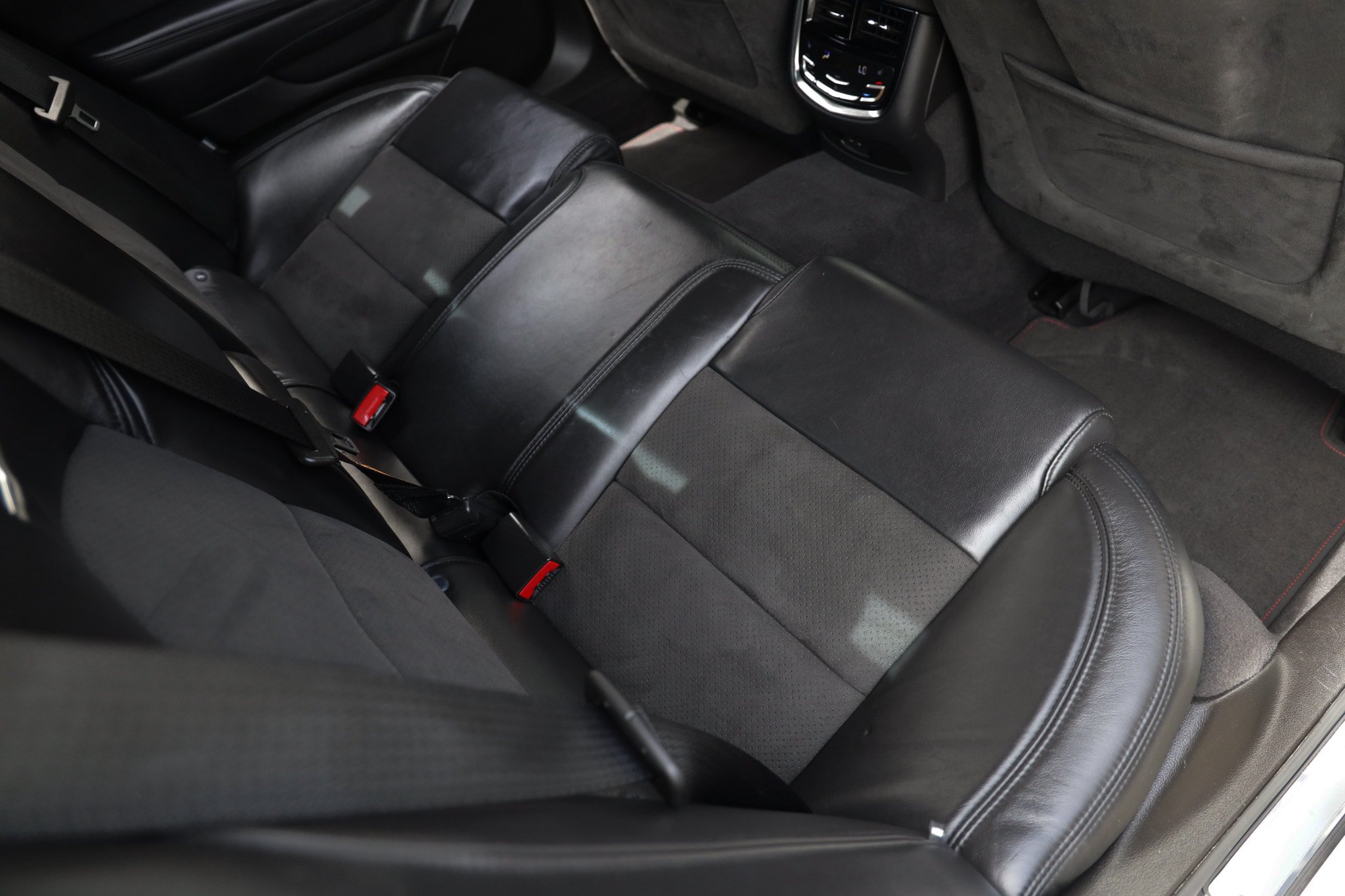 Used 2018 Cadillac CTS V w/ Luxury Package RWD image 16