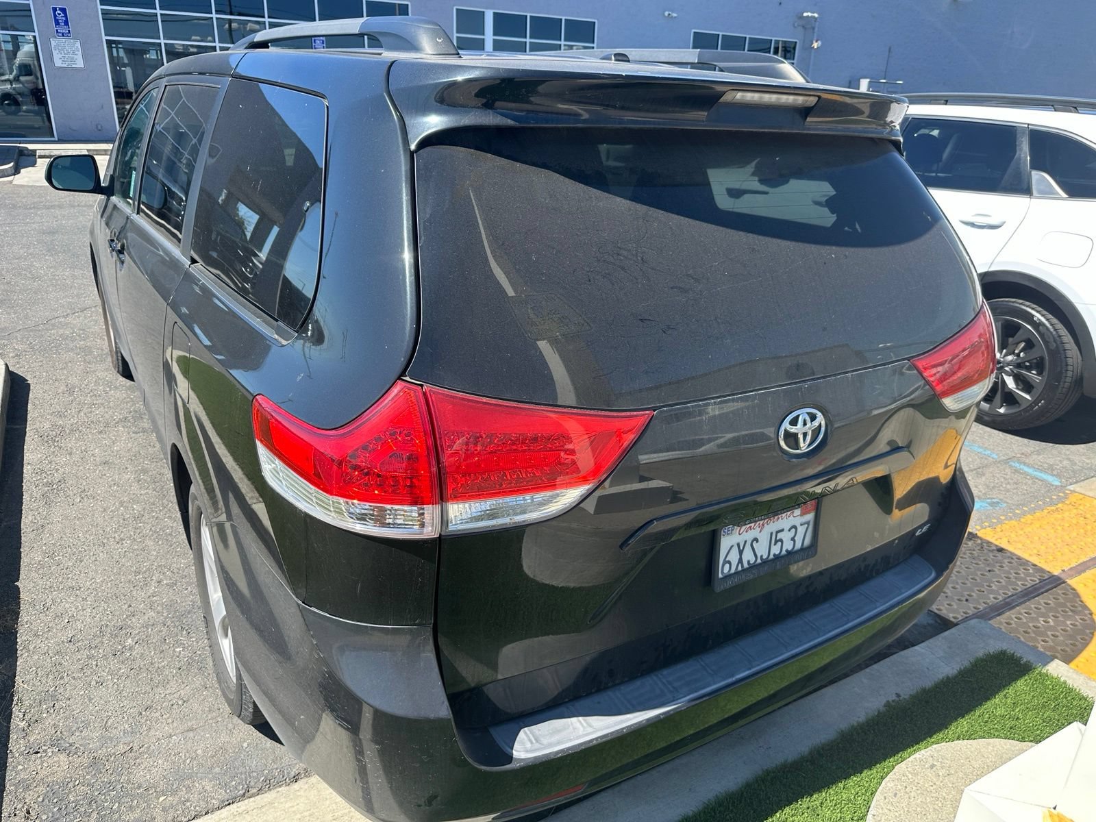 Used 2012 Toyota Sienna LE FWD image 3