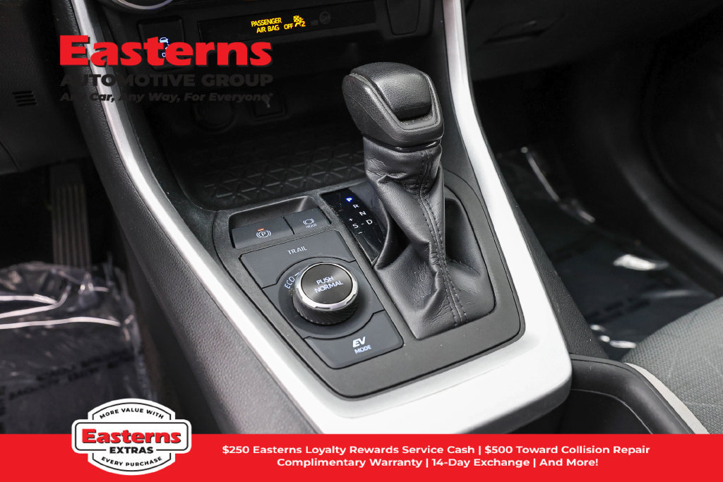 Used 2022 Toyota RAV4 XLE AWD/4WD image 14