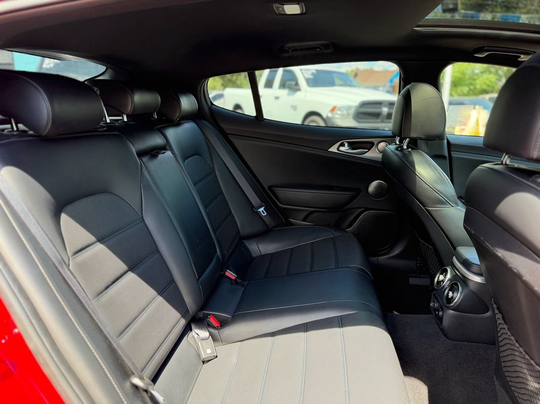 Used 2018 Kia Stinger GT2 RWD image 10