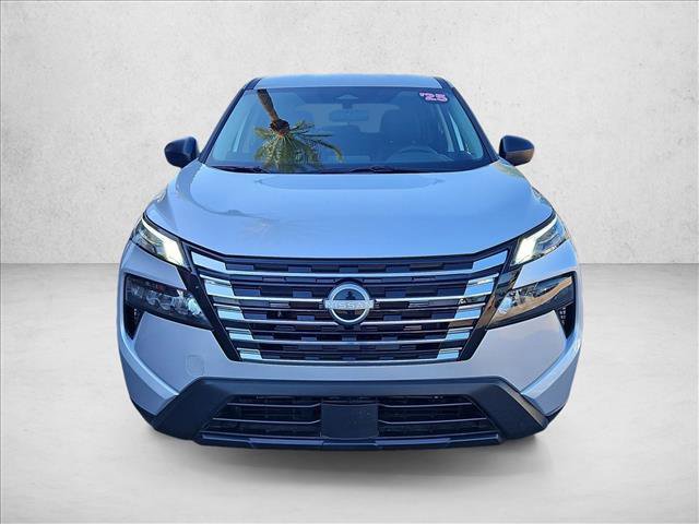 Used 2025 Nissan Rogue S image 2