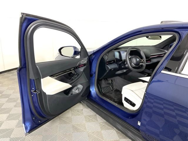 Certified 2024 BMW 530i xDrive w/ Premium Package image 29