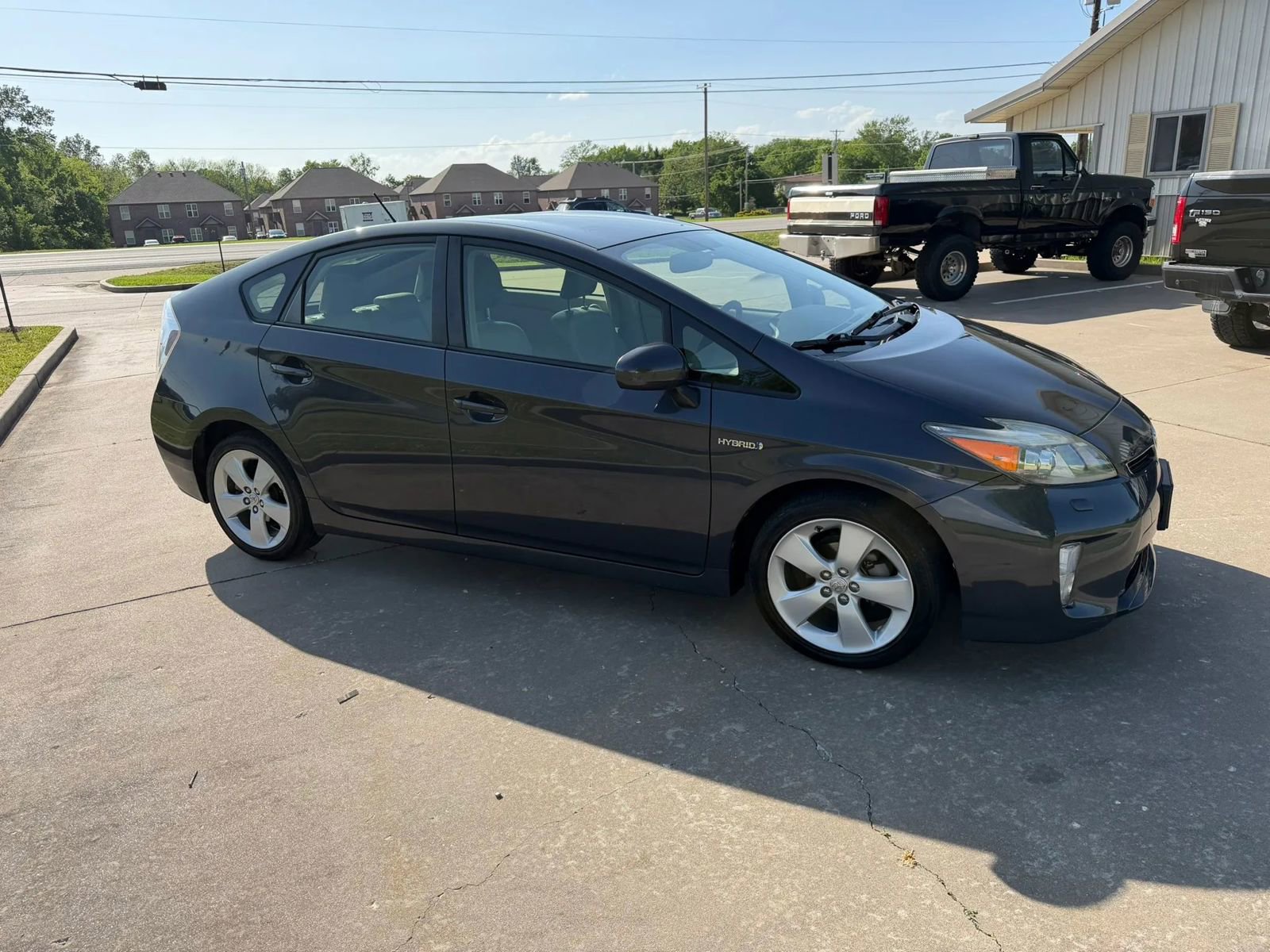 Used 2013 Toyota Prius Five FWD image 2