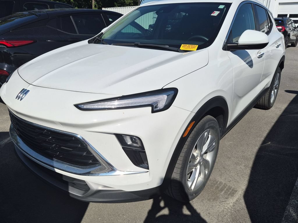 Used 2024 Buick Encore GX Preferred FWD image 2