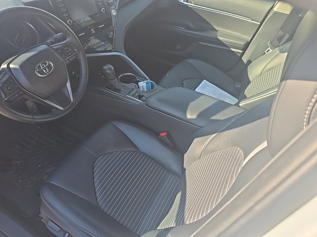Used 2024 Toyota Camry SE image 12