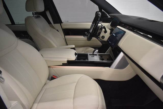 Used 2025 Land Rover Range Rover SE AWD/4WD image 18