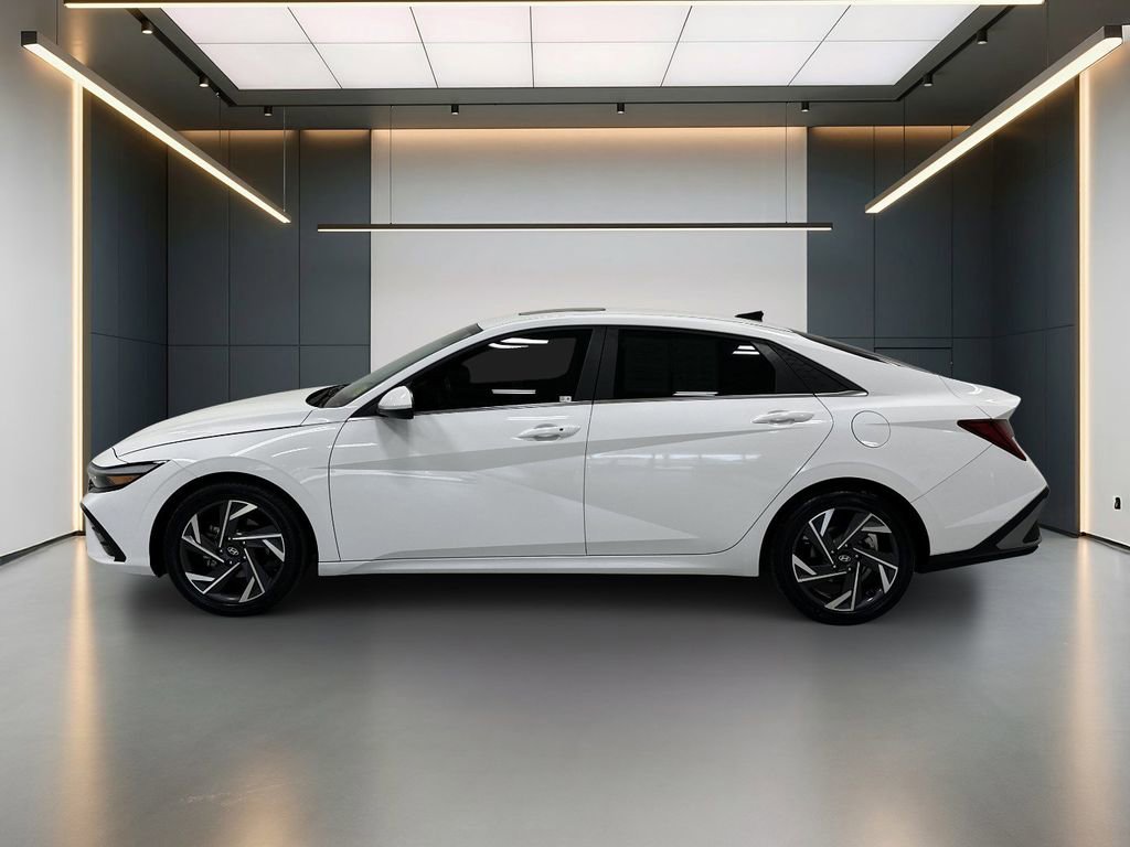 Certified 2024 Hyundai Elantra SEL w/ Convenience Package image 2