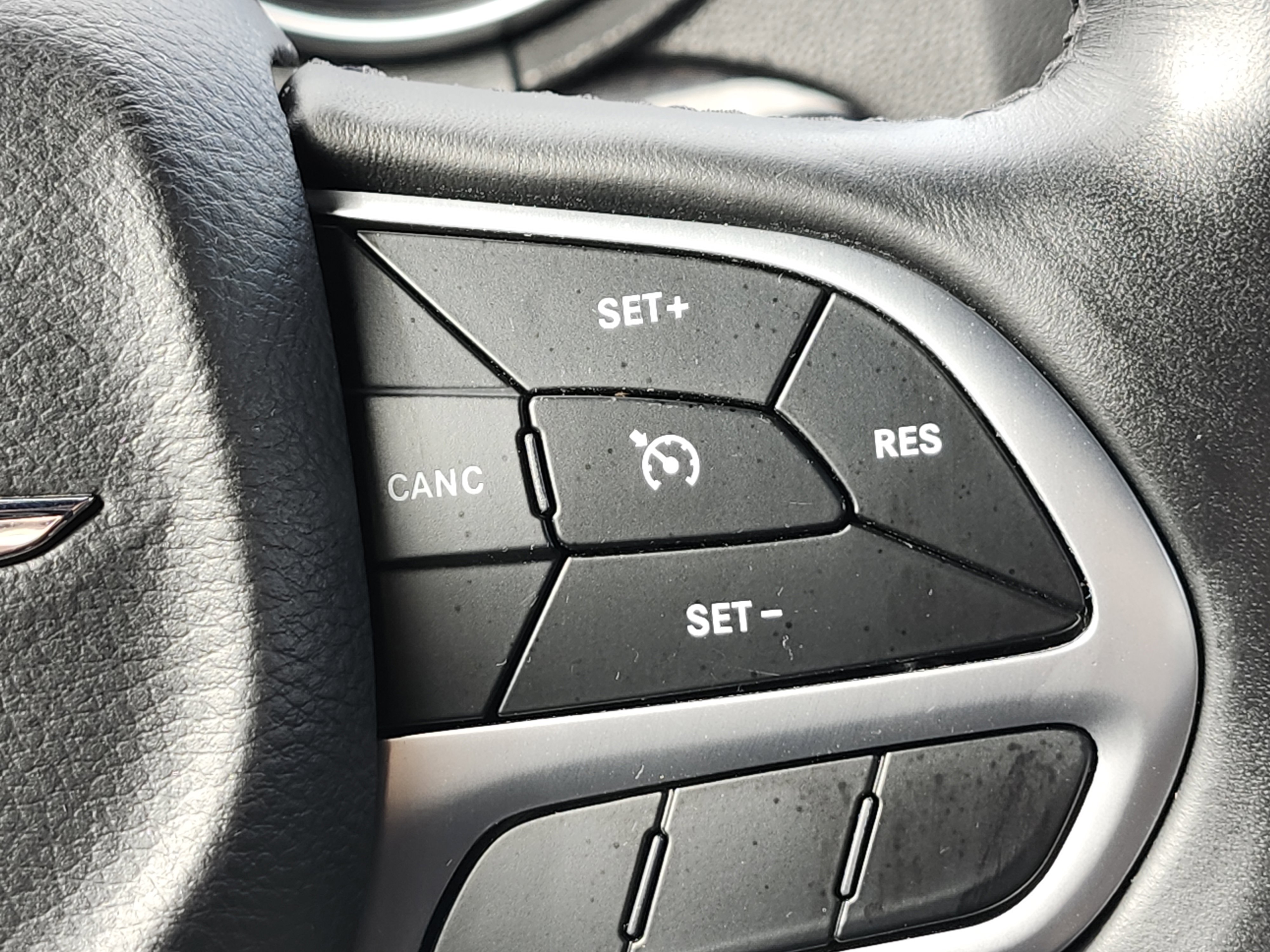 Used 2018 Chrysler 300 Limited image 31