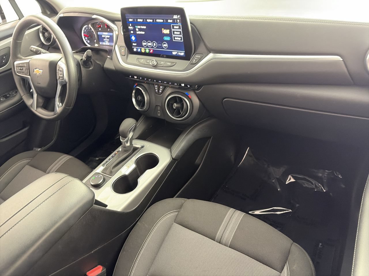 Used 2025 Chevrolet Blazer LT FWD image 25