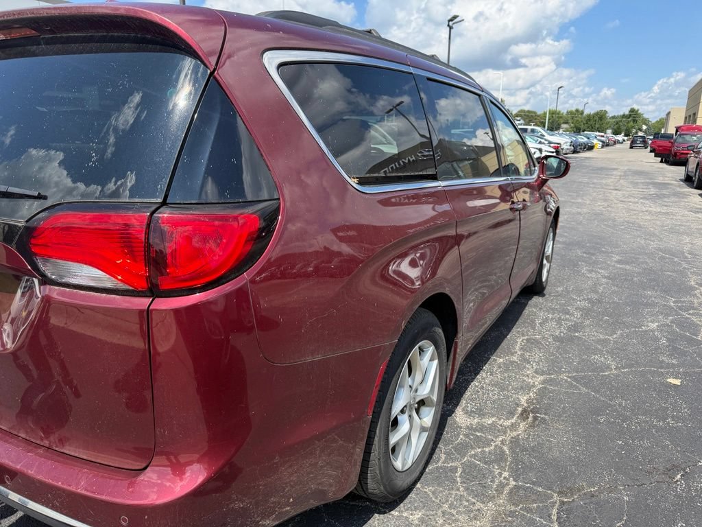 Used 2018 Chrysler Pacifica Touring Plus w/ Tire & Wheel Group FWD image 6