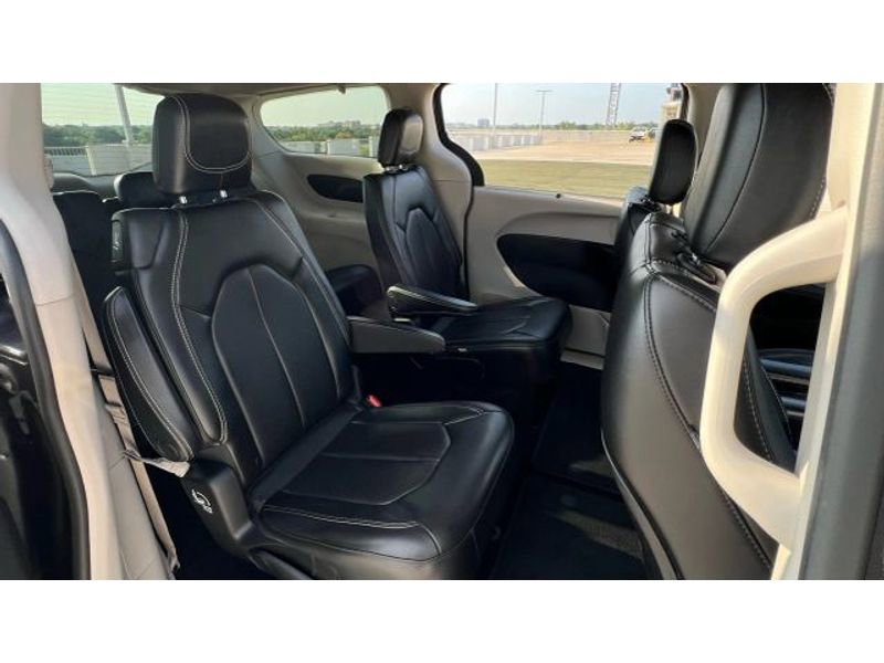 Used 2020 Chrysler Voyager Lxi image 18