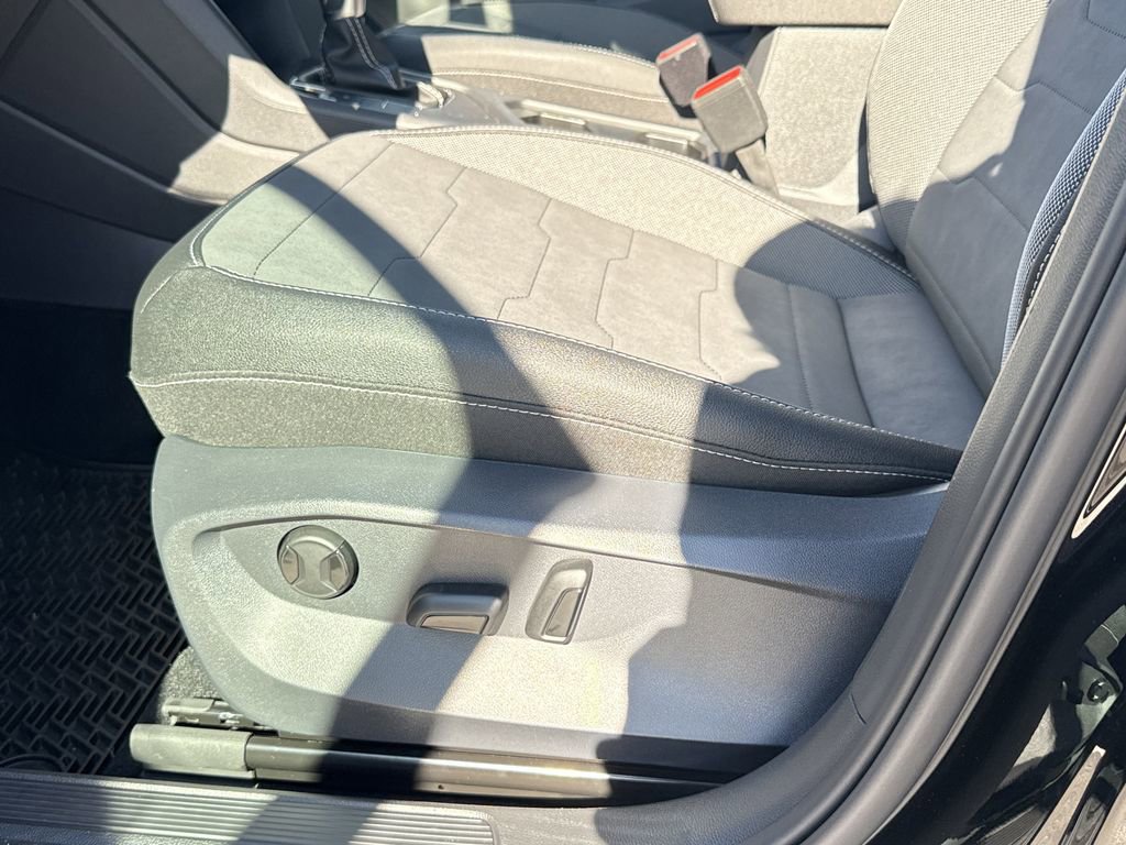 New 2026 Volkswagen Taos SE image 13