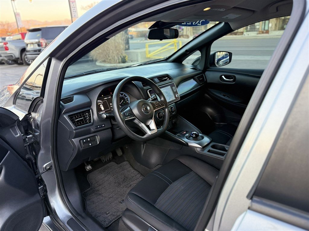 Used 2022 Nissan Leaf S image 15