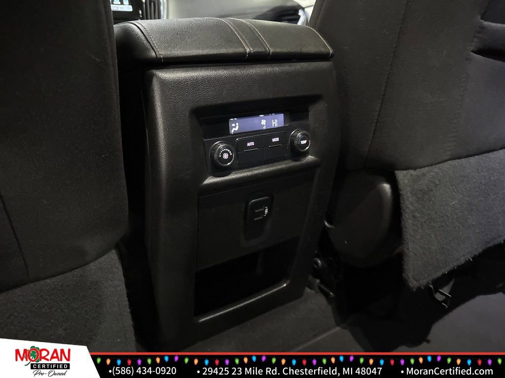 Used 2018 Chevrolet Traverse LT image 27