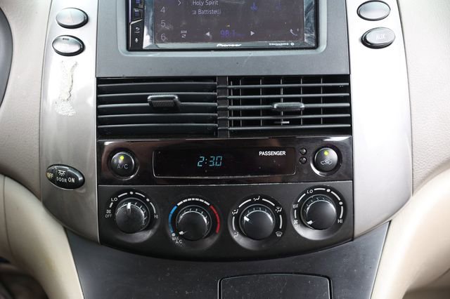 Used 2009 Toyota Sienna LE image 32