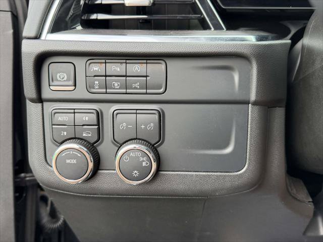 Used 2025 Chevrolet Suburban LT AWD/4WD image 23