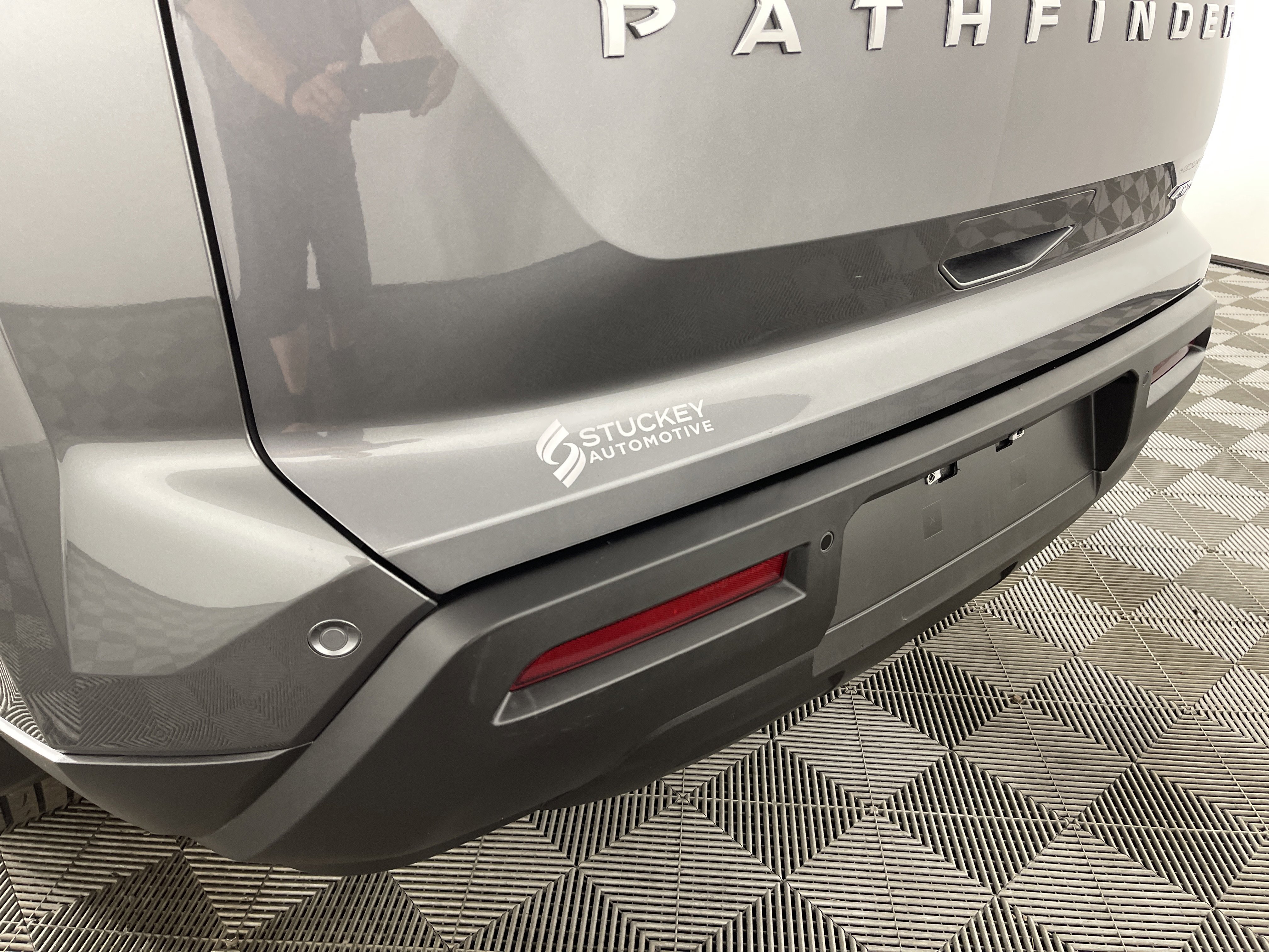 Used 2024 Nissan Pathfinder S image 6