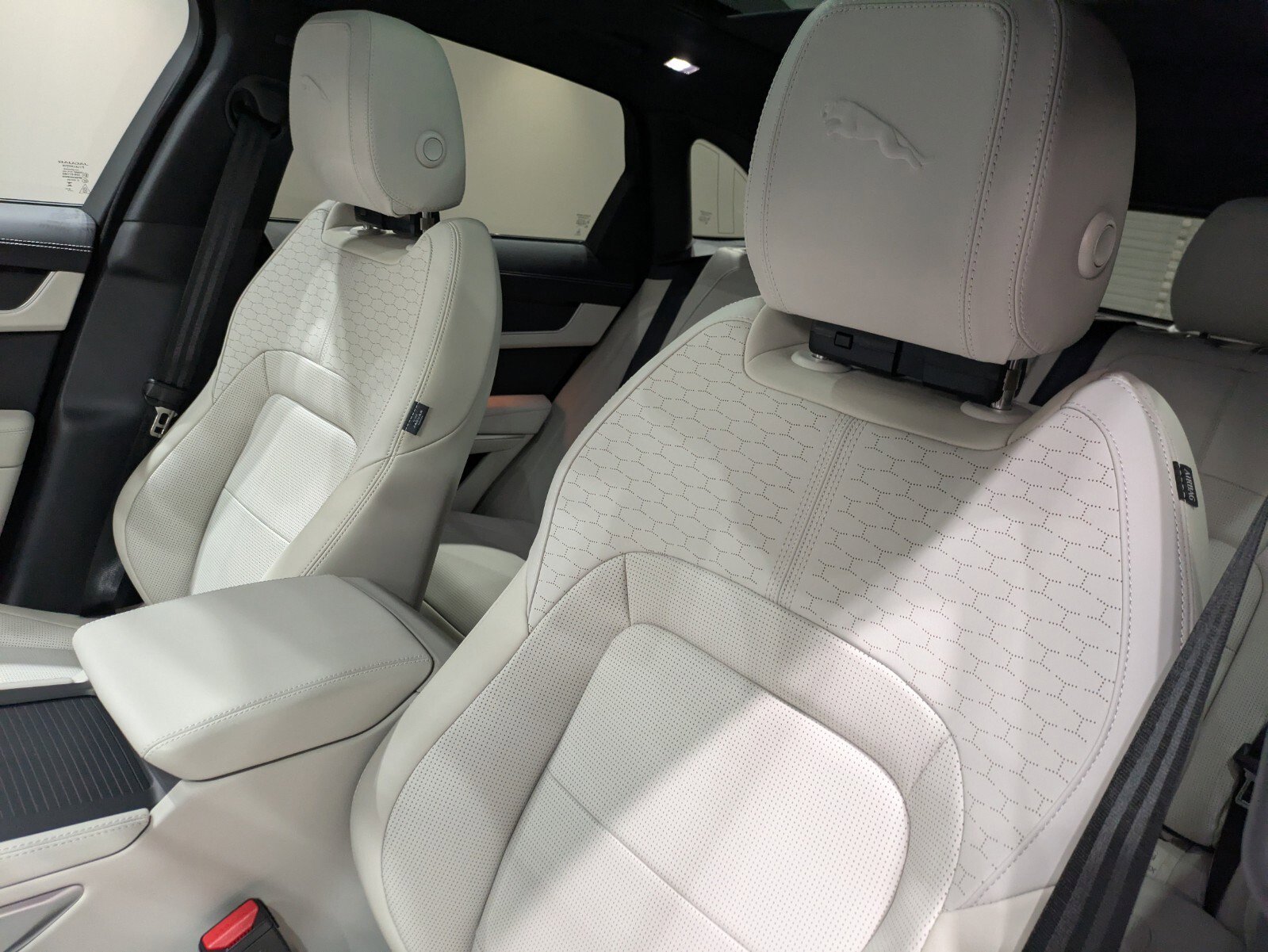 New 2026 Jaguar F-PACE R-Dynamic S image 10