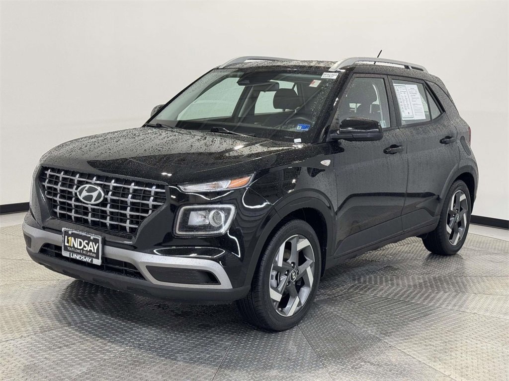 Used 2024 Hyundai Venue SEL image 3
