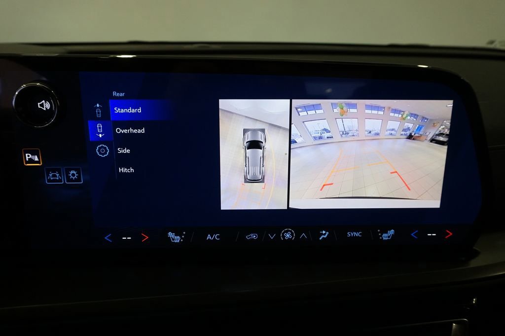 New 2026 Chevrolet Traverse LT w/ Driver Confidence Package image 18