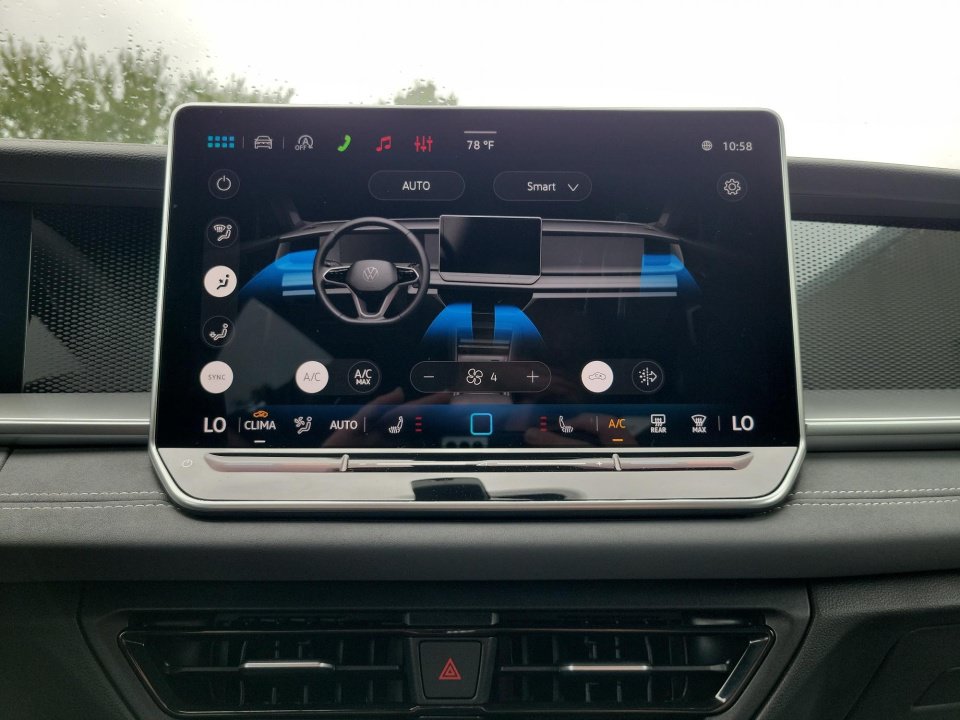 New 2026 Volkswagen Tiguan SE R-Line FWD image 18