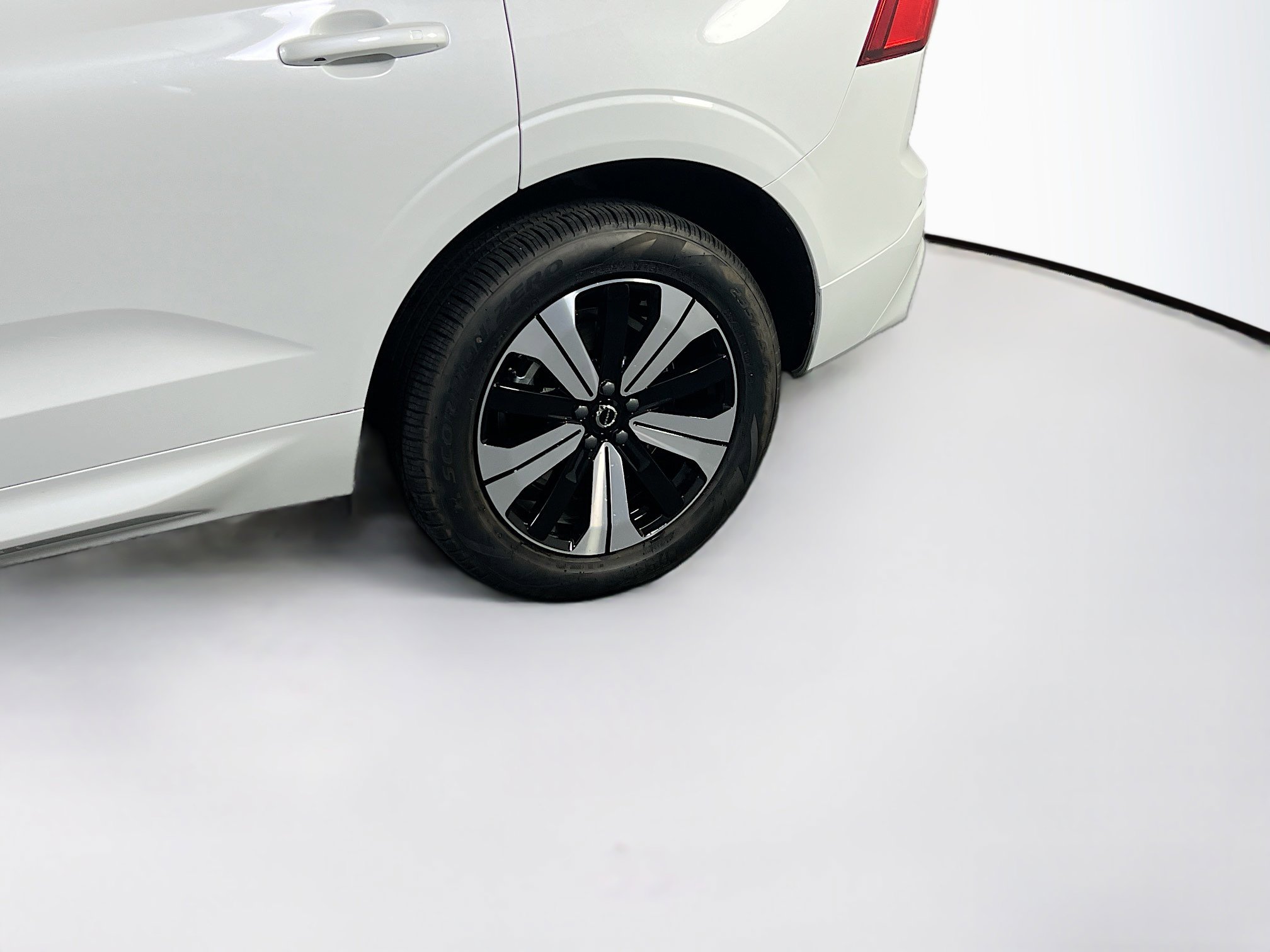 Used 2025 Volvo XC60 T8 Core w/ Protection Package Premier image 31