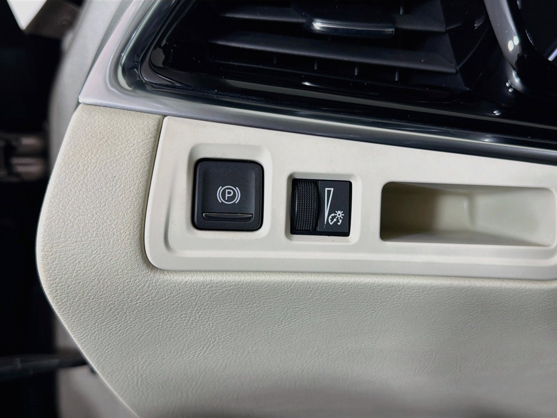 Used 2023 Cadillac XT6 Premium Luxury FWD image 38