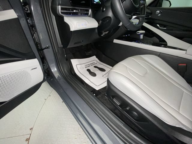 Used 2023 Hyundai Elantra Limited FWD image 12