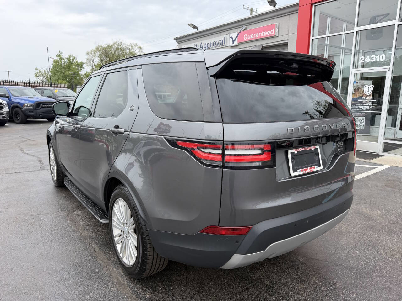 Used 2017 Land Rover Discovery HSE AWD/4WD image 7