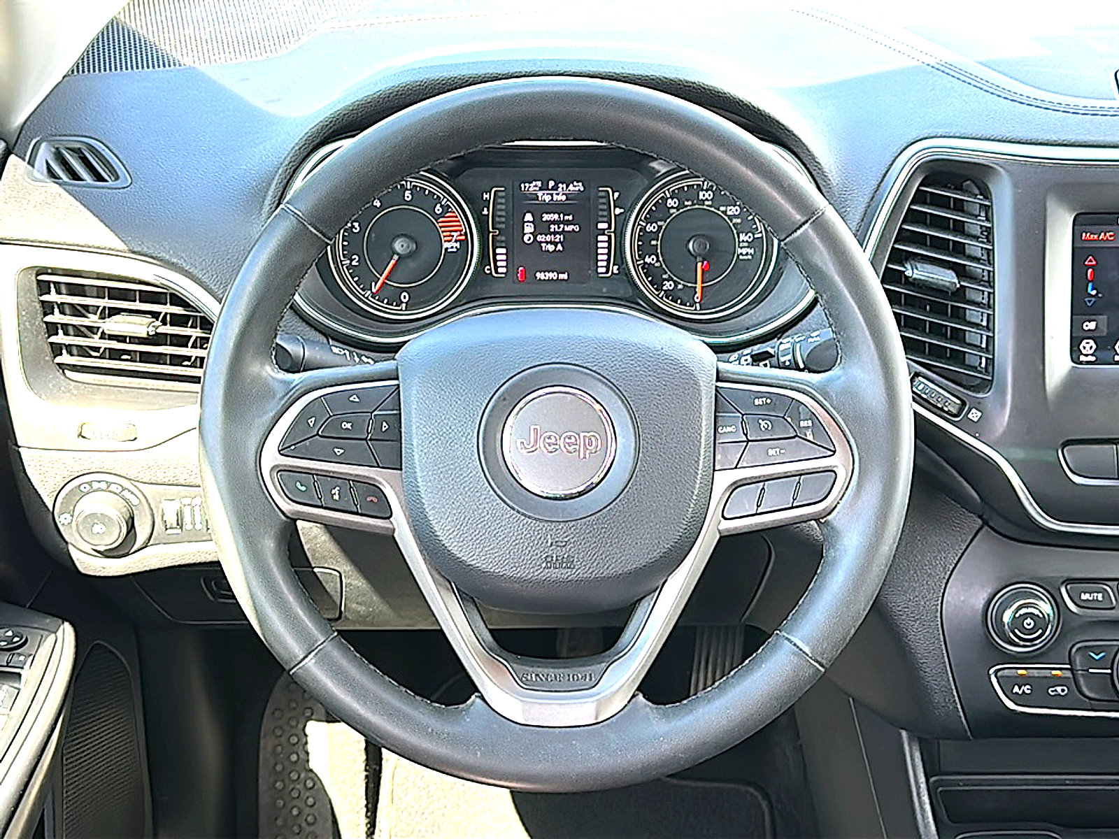 Used 2020 Jeep Cherokee Latitude Plus FWD image 21