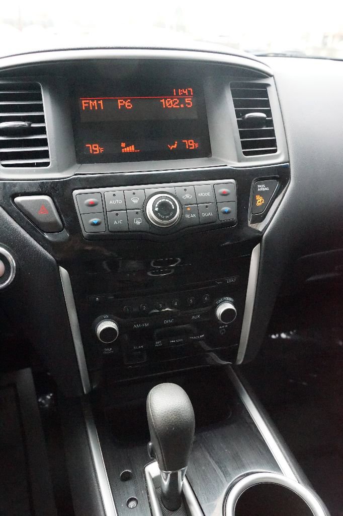 Used 2015 Nissan Pathfinder S image 10