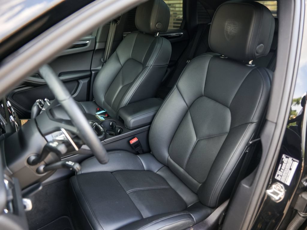 Certified 2026 Porsche Macan AWD/4WD image 5