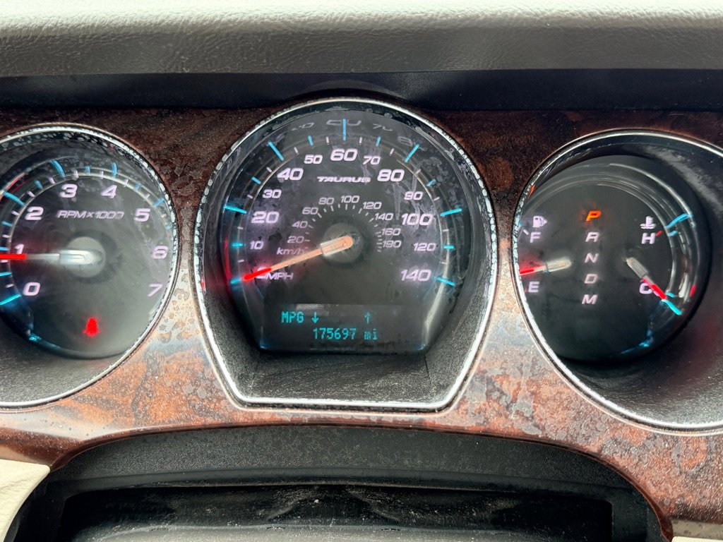 Used 2011 Ford Taurus Limited w/ 301A Rapid Spec Order Code image 18