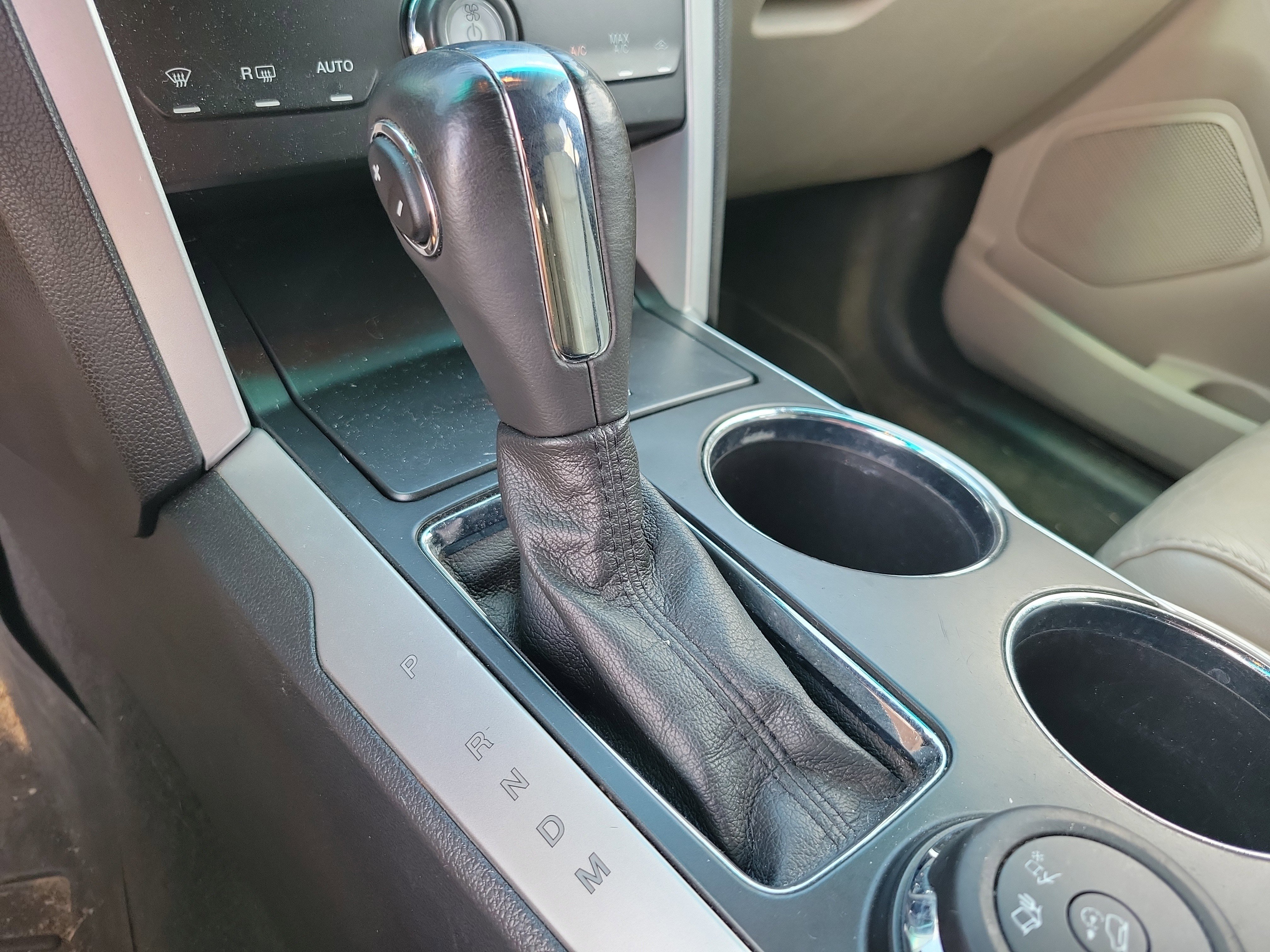 Used 2013 Ford Explorer XLT image 13