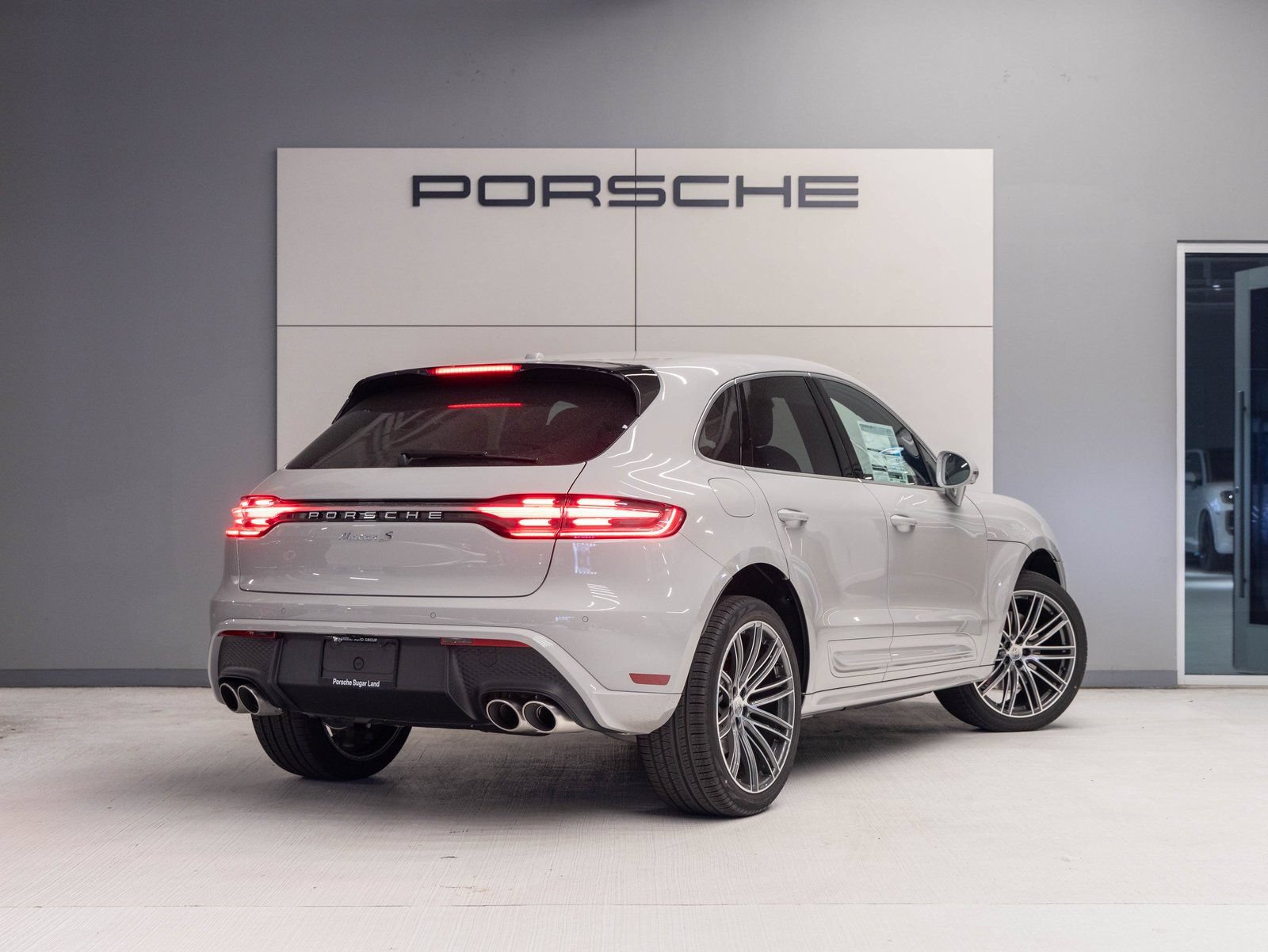 Certified 2026 Porsche Macan S AWD/4WD image 7