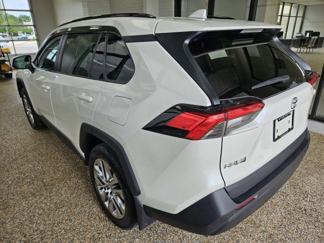Used 2021 Toyota RAV4 XLE Premium AWD/4WD image 4
