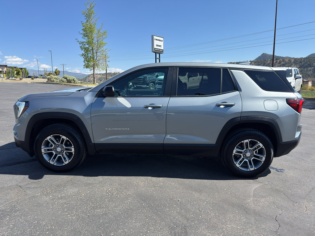 Used 2025 GMC Terrain Elevation AWD/4WD image 4