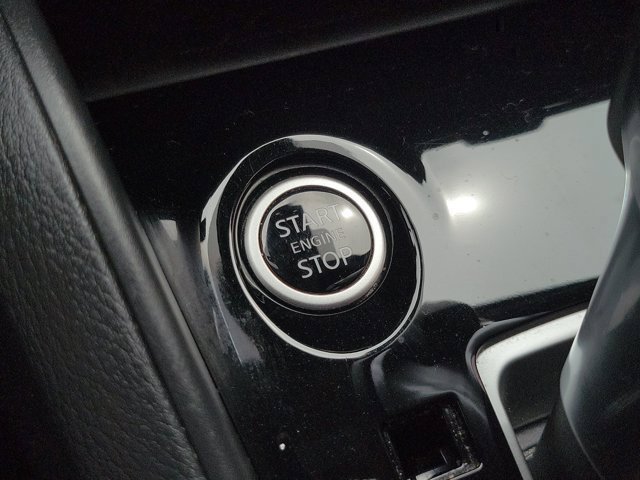 Used 2025 Nissan Versa SR w/ Trunk Package FWD image 28