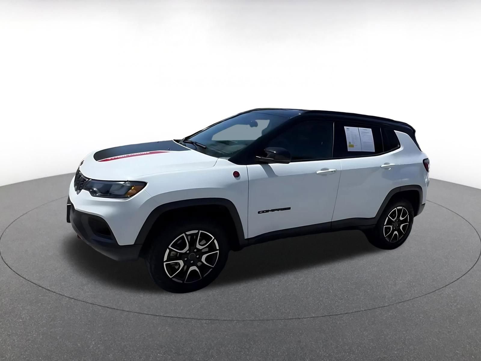 Used 2025 Jeep Compass Trailhawk AWD/4WD image 8