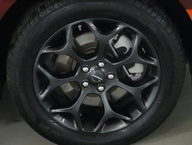 Used 2022 Chrysler 300 Touring w/ Sport Appearance Package image 10